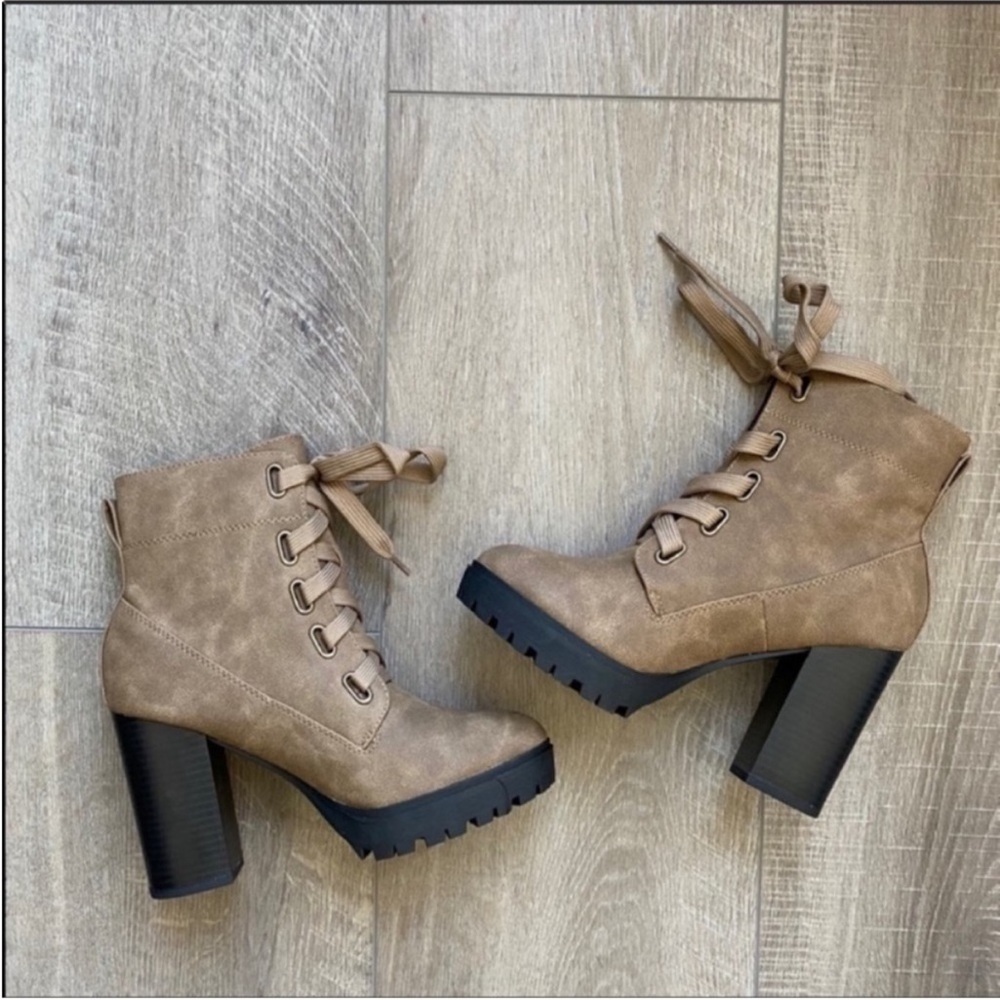 SODA Timeout Boot in Taupe
